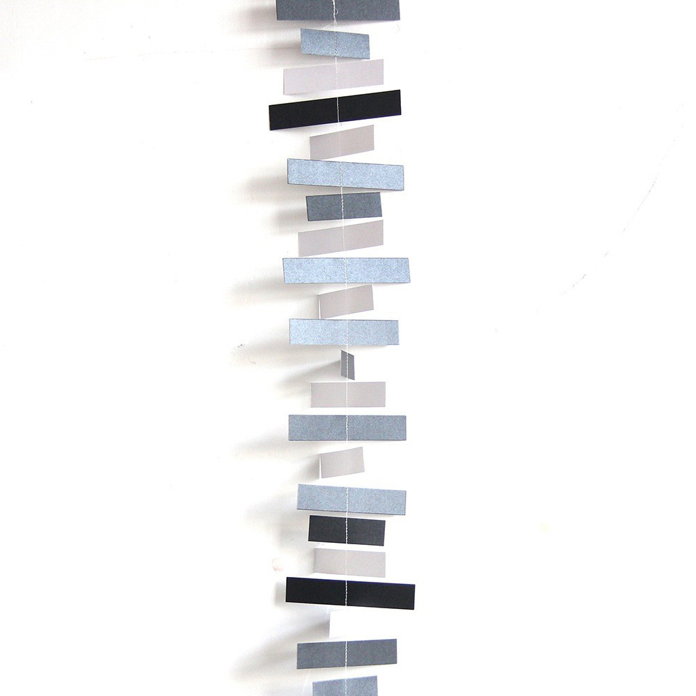 PrismStrips™ – Ghirlanda in Carta Riflettente Kinetica