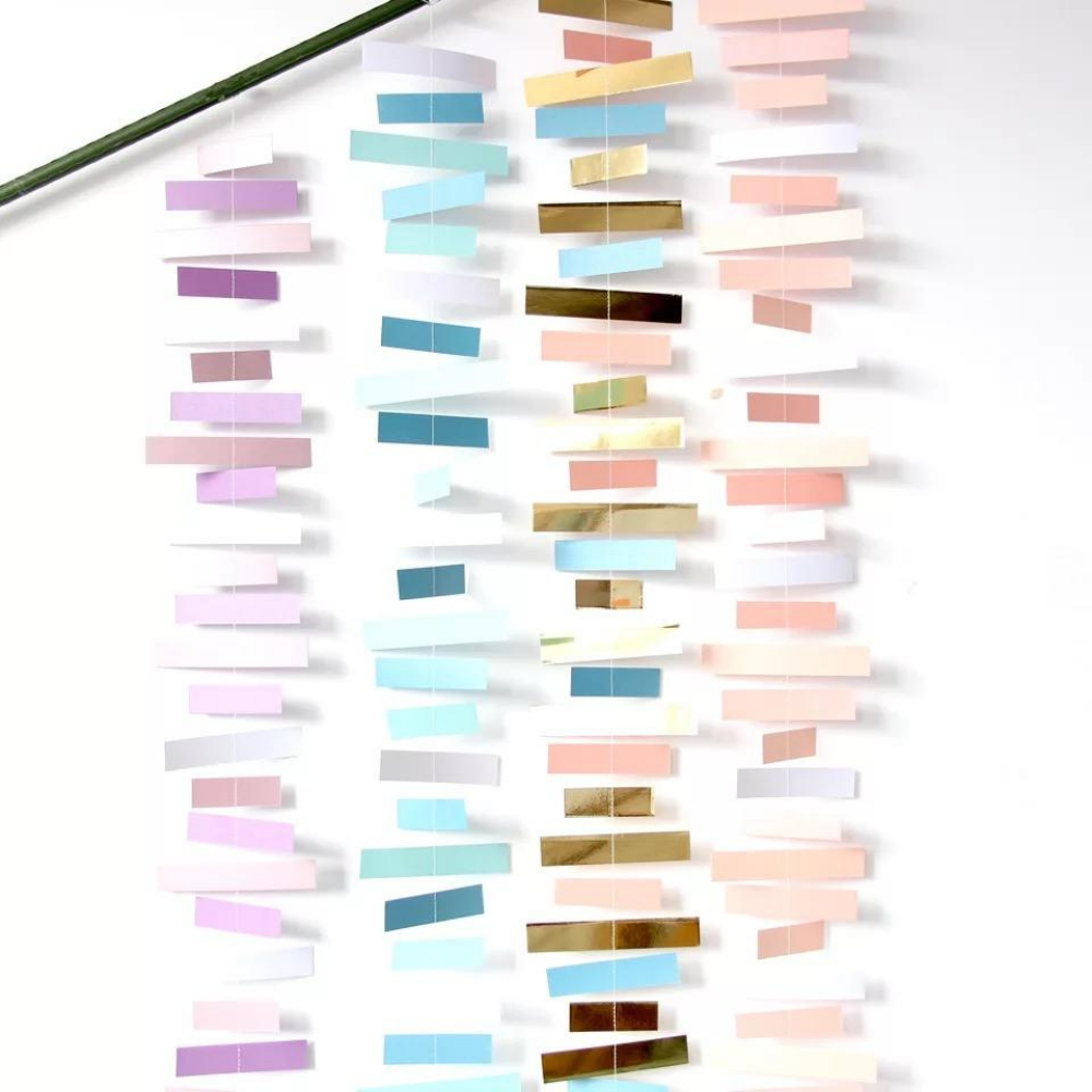 PrismStrips™ – Ghirlanda in Carta Riflettente Kinetica