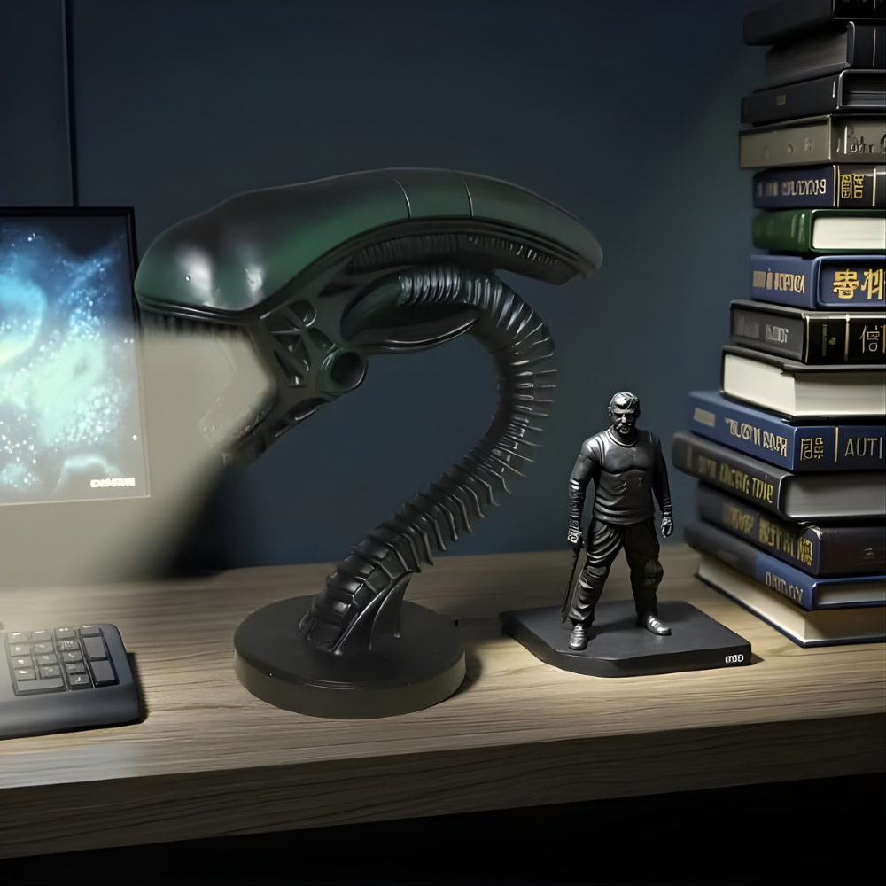 DarkSpine™ – Lampada da Scrivania Collezionabile Ispirata alla Fantascienza e agli Alien