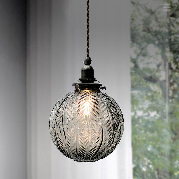 ColonialGlow: Lampada a sospensione rotonda in vetro con design coloniale e compatibile con LED – per ingressi e soggiorni