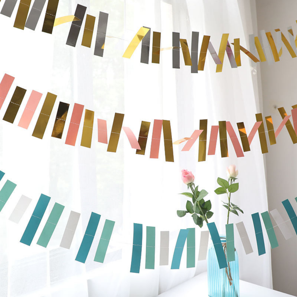 PrismStrips™ – Ghirlanda in Carta Riflettente Kinetica