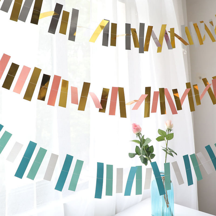 PrismStrips™ – Ghirlanda in Carta Riflettente Kinetica
