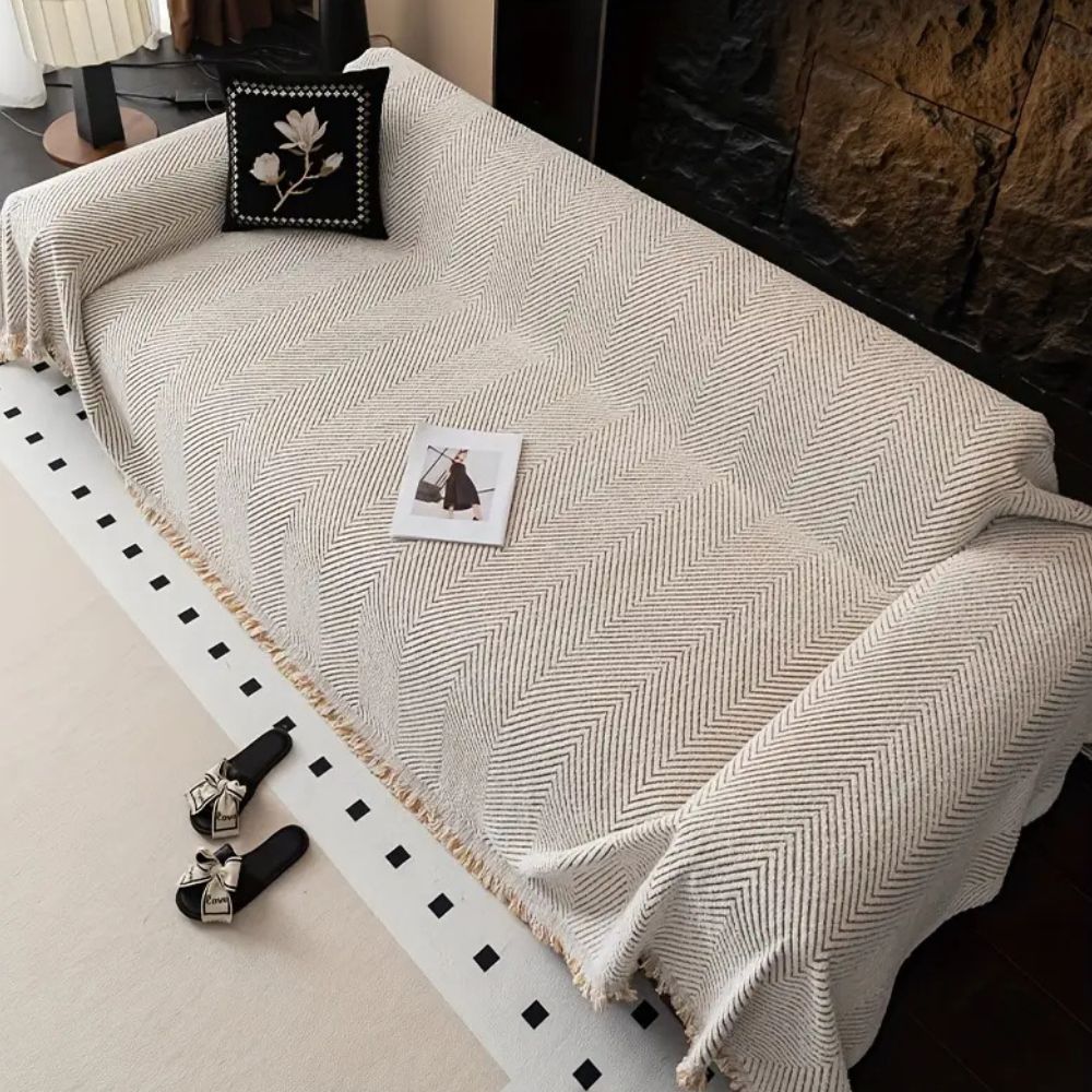 Copertura per Divano LumiWeave Luxe Herringbone – Protezione Elegante per un Interno Senza Tempo