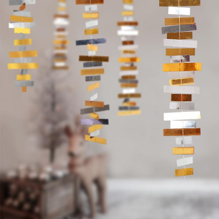 PrismStrips™ – Ghirlanda in Carta Riflettente Kinetica