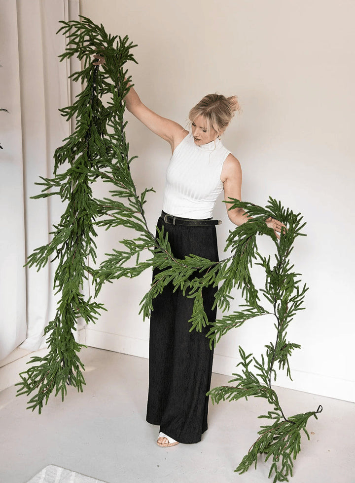 PineGrace™ Accento Festivo Eterno