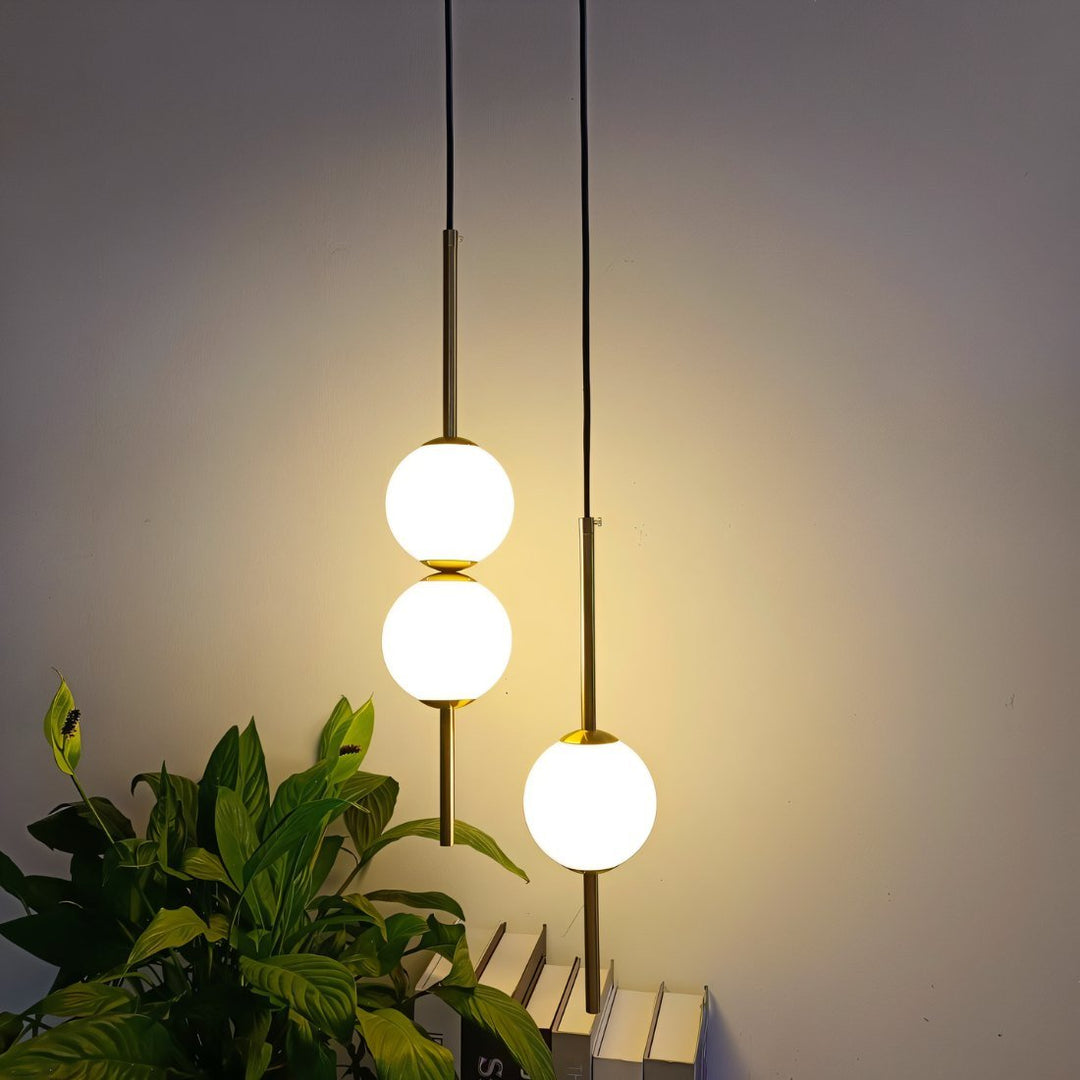 AcryLuma: Lampada a sospensione a sfera nordica in acrilico e metallo – per camere da letto e zone pranzo