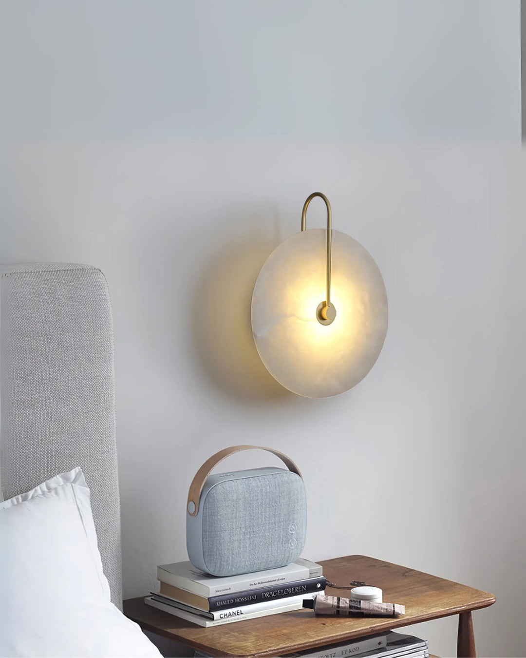 AlbaCiré: Moderno Applique LED in Alabastro dal design circolare – per camera da letto e soggiorno