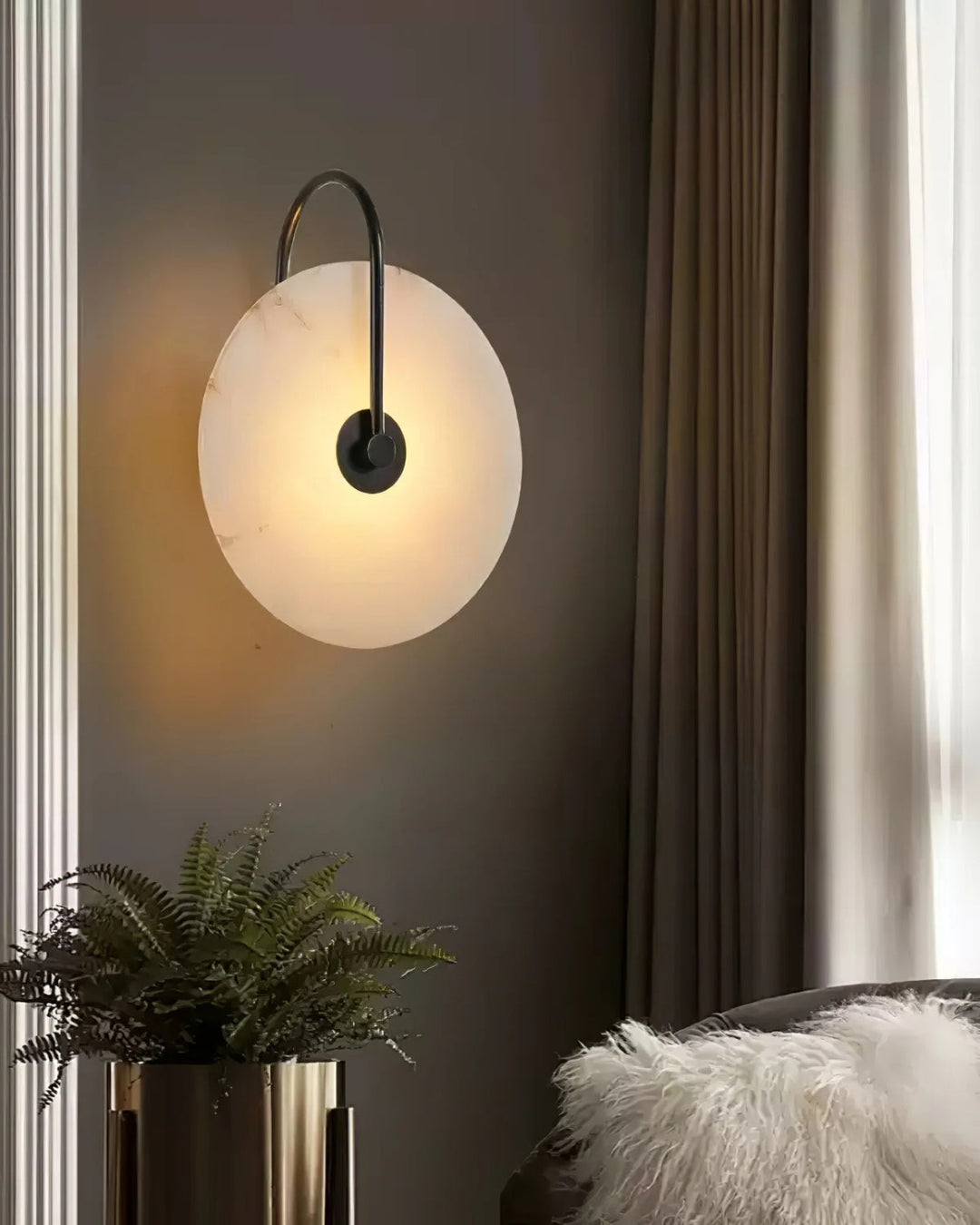 AlbaCiré: Moderno Applique LED in Alabastro dal design circolare – per camera da letto e soggiorno