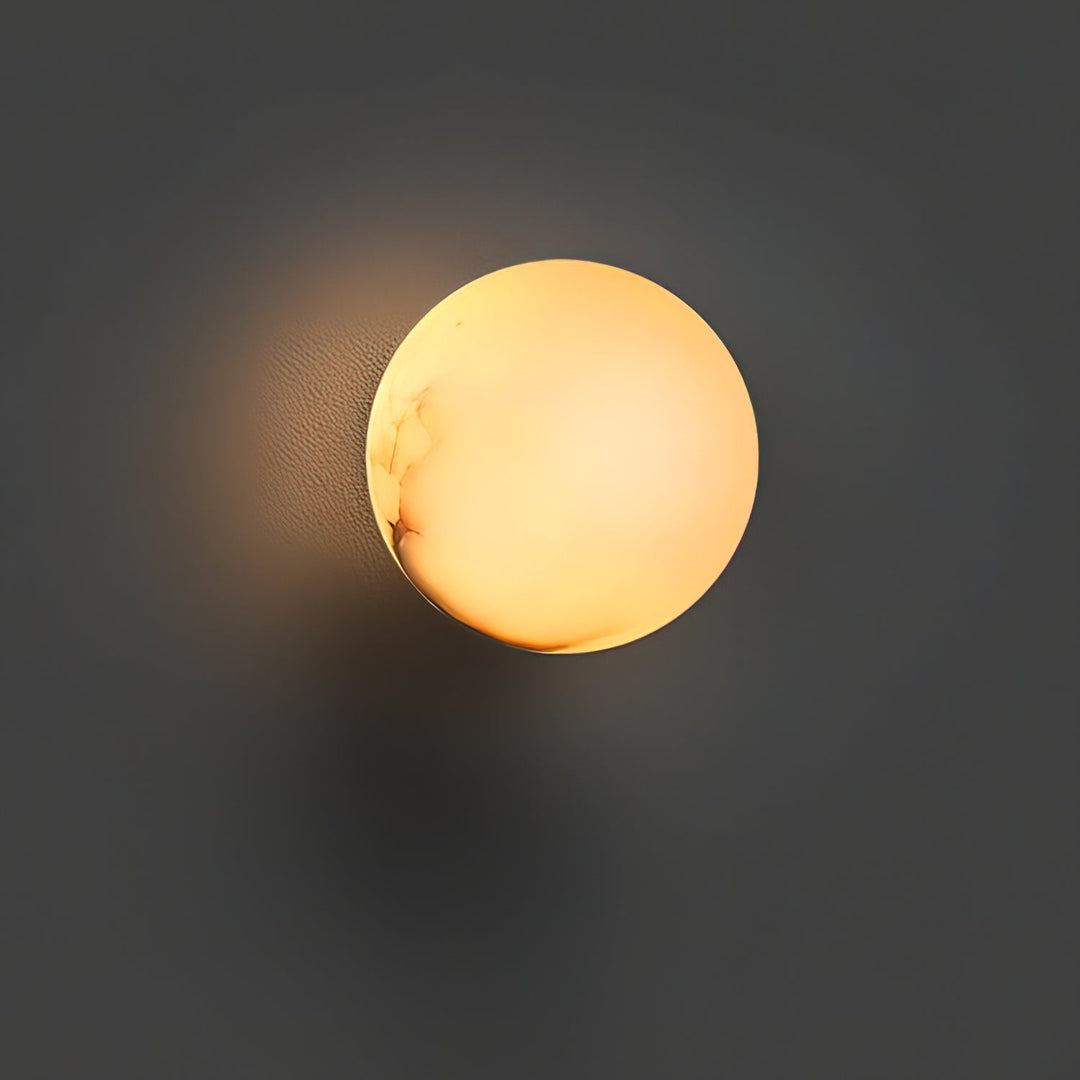 AlbaGlobus: Applique rotonda LED 1-fiamma con sfera in vetro di alabastro e telaio in ferro – per corridoio e soggiorno