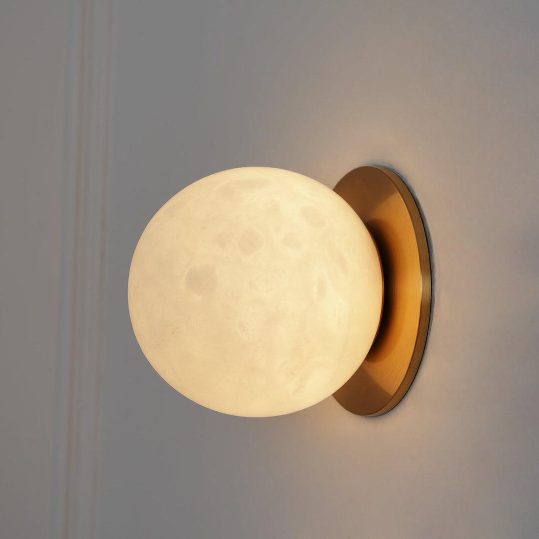 AlbaGlobus: Applique rotonda LED 1-fiamma con sfera in vetro di alabastro e telaio in ferro – per corridoio e soggiorno