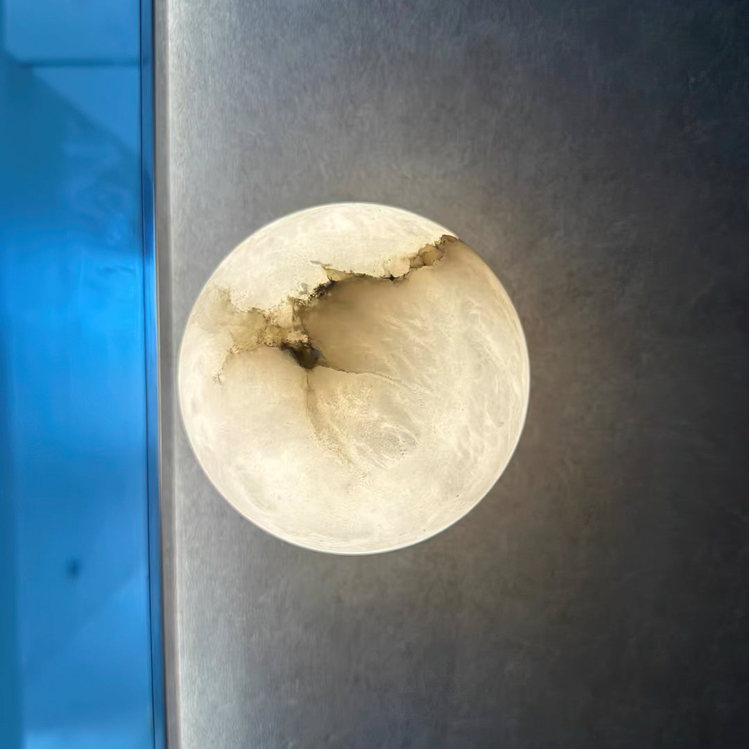 AlbaGlobus: Applique rotonda LED 1-fiamma con sfera in vetro di alabastro e telaio in ferro – per corridoio e soggiorno
