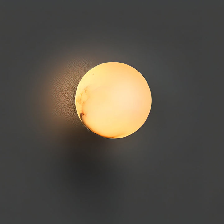 AlbaGlobus: Applique rotonda LED 1-fiamma con sfera in vetro di alabastro e telaio in ferro – per corridoio e soggiorno