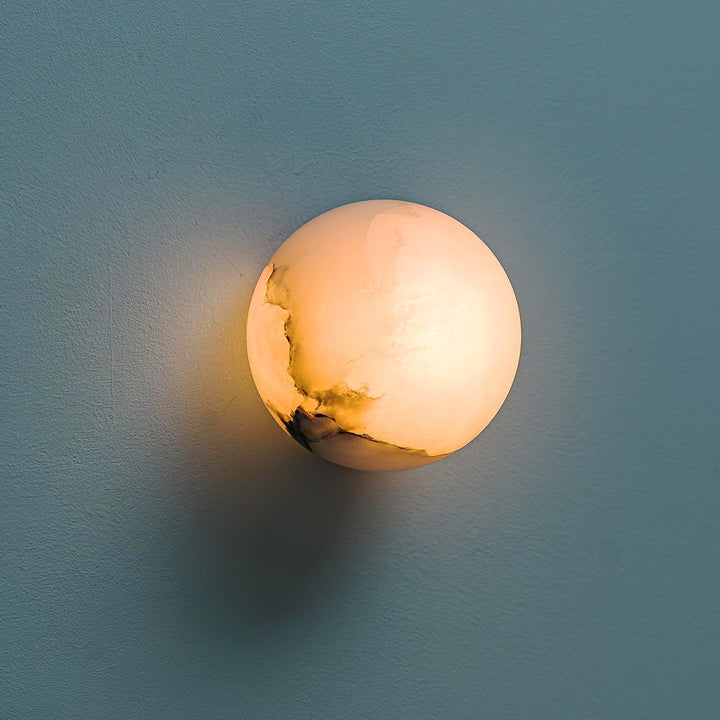 AlbaGlobus: Applique rotonda LED 1-fiamma con sfera in vetro di alabastro e telaio in ferro – per corridoio e soggiorno