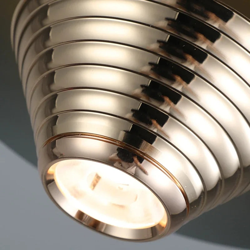 AlumaGlow: Lampada a sospensione LED in alluminio – Luce elegante per spazi moderni