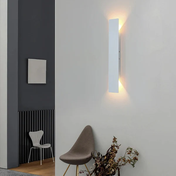AquaLicht: Applique da esterno LED impermeabile in alluminio – Design moderno