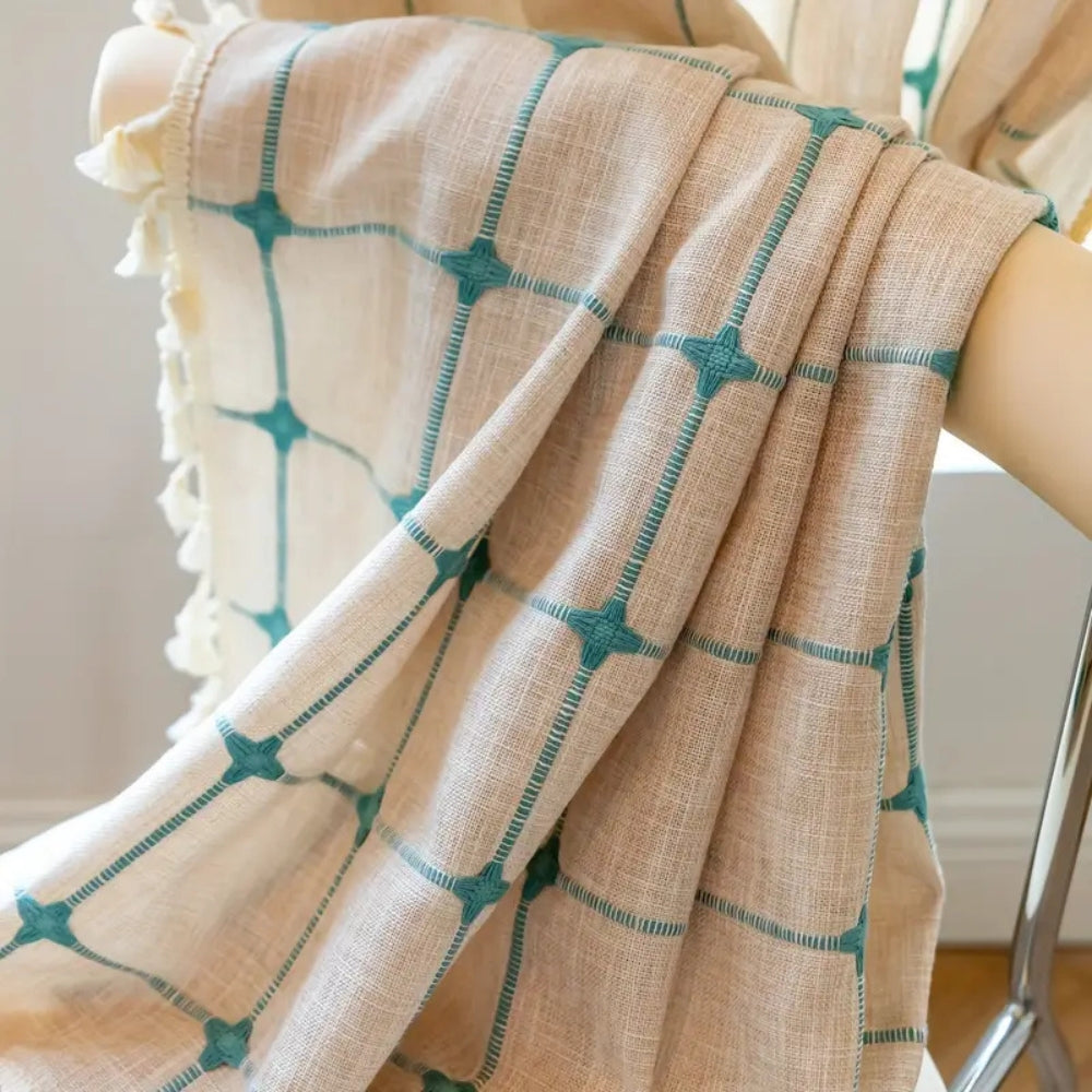 AquaNetz: Tenda in design Boho con motivo a quadretti turchesi e frange – elegante per aree da pranzo e soggiorno