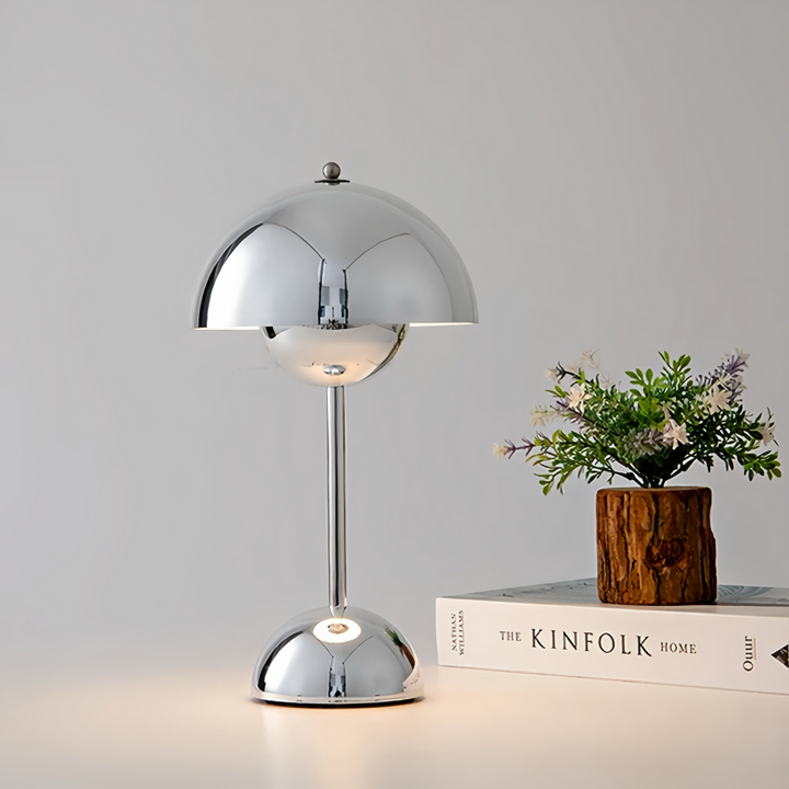 AuraGleam: Lampada da tavolo LED ricaricabile con design in cromo e dimmerazione continua – per interni e decorazione