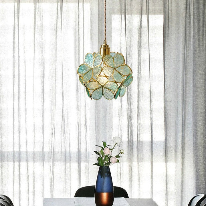 AureliaBloom: Lampada a sospensione in vetro con design a petali – ideale per soggiorno e camera da letto