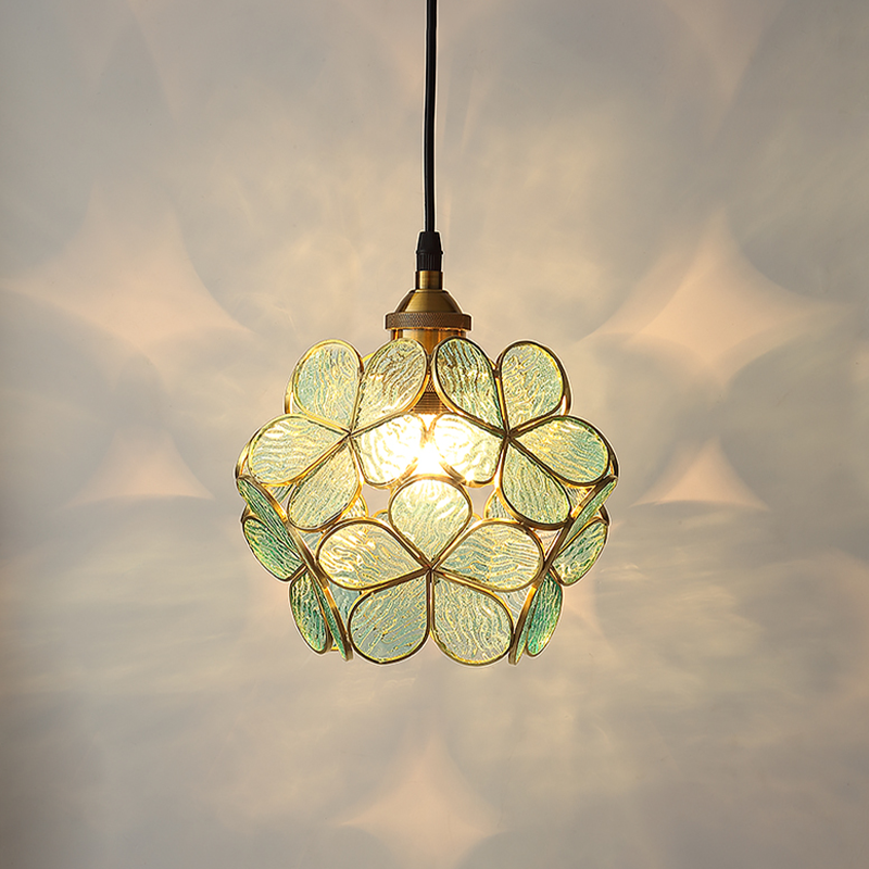 AureliaBloom: Lampada a sospensione in vetro con design a petali – ideale per soggiorno e camera da letto