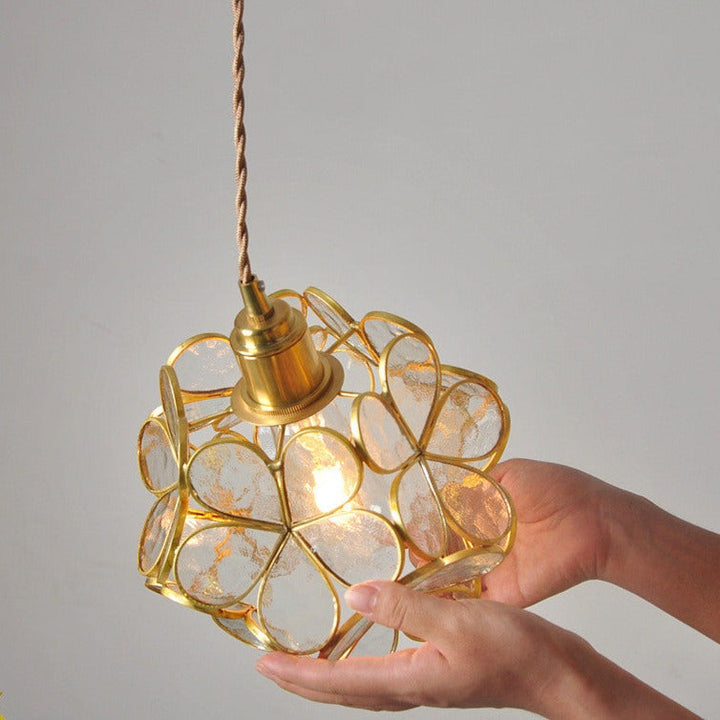 AureliaBloom: Lampada a sospensione in vetro con design a petali – ideale per soggiorno e camera da letto