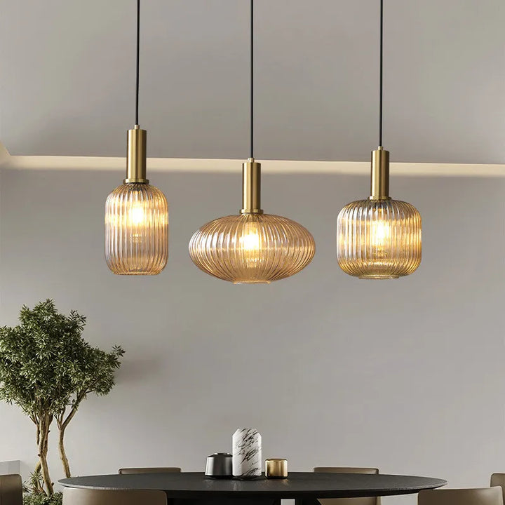 AuriGlas: Lampada a sospensione in vetro design vintage – Elegante lampada a sospensione con dettagli in ottone