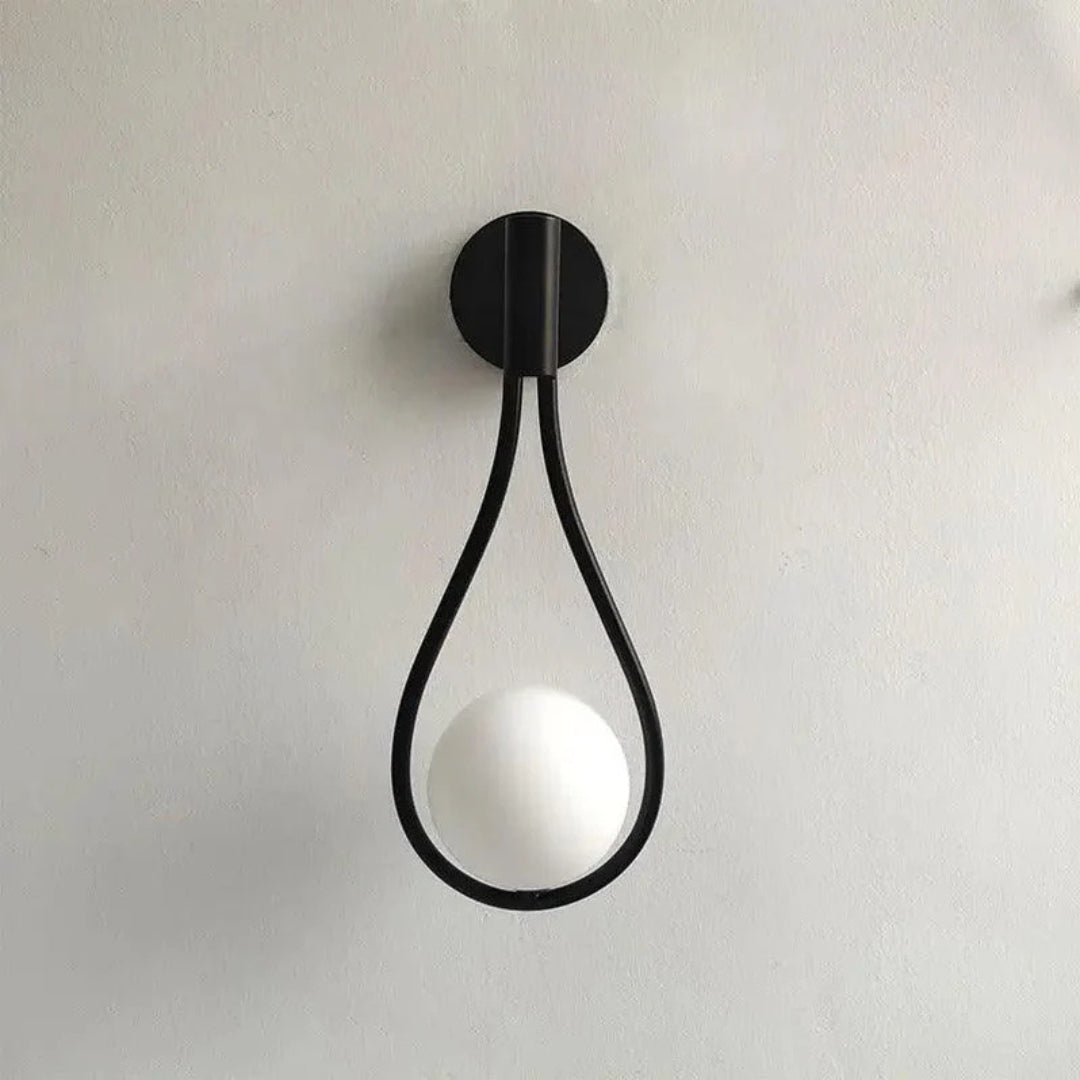AuriLune: Applique di design con sfera di vetro – Elegante lampada da parete in stile moderno