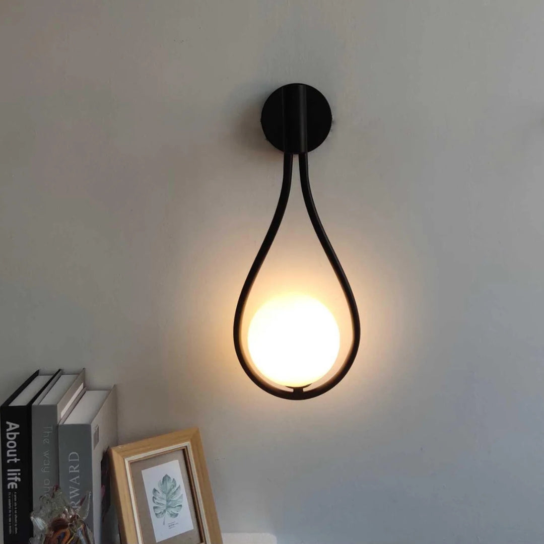 AuriLune: Applique di design con sfera di vetro – Elegante lampada da parete in stile moderno