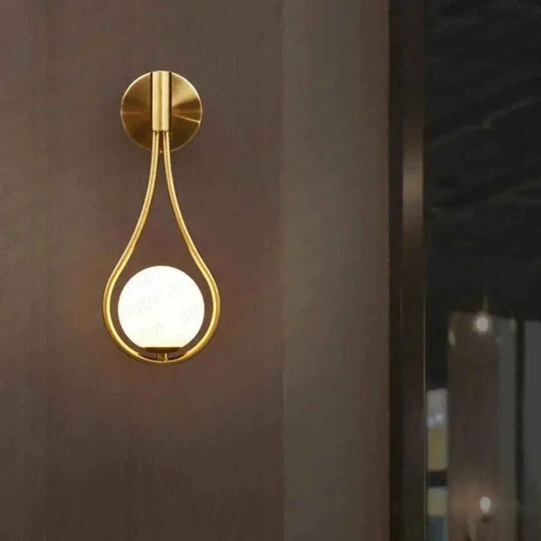 AuriLune: Applique di design con sfera di vetro – Elegante lampada da parete in stile moderno