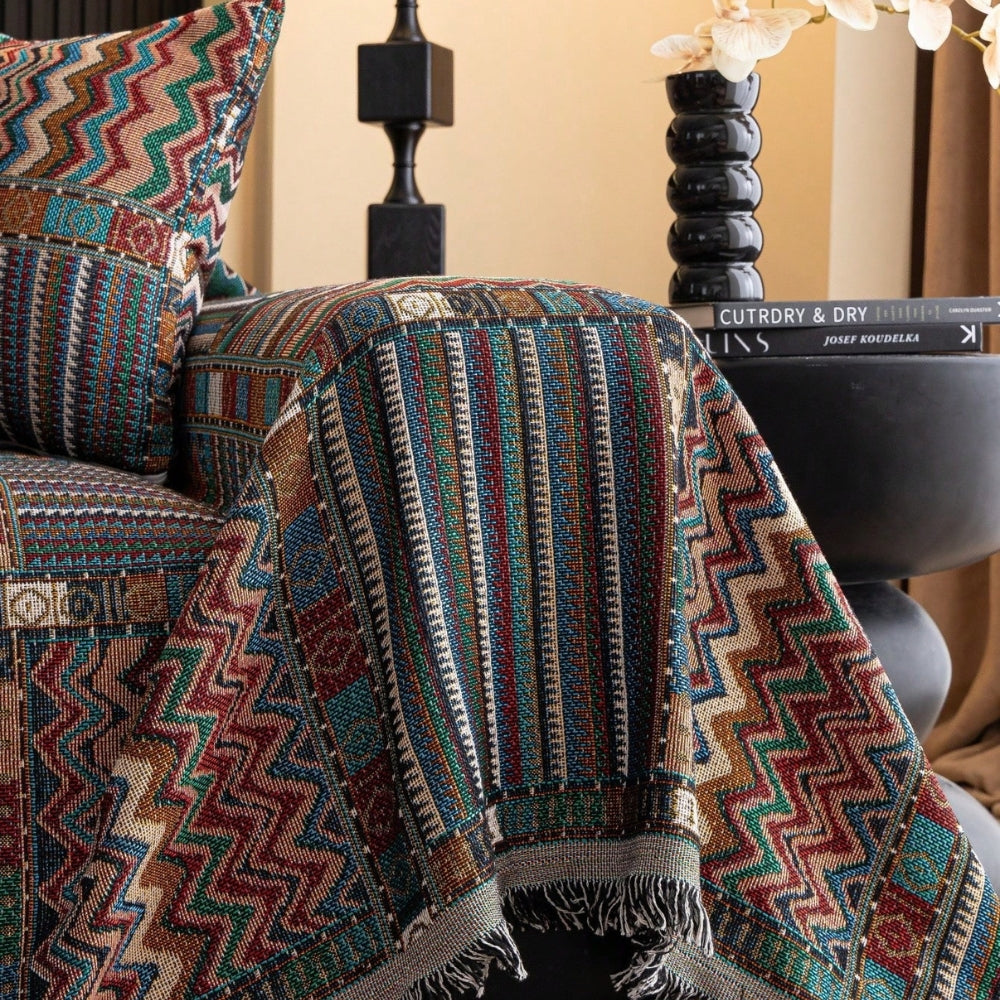 AuroraLinie: Copridivano in chenille traspirante con design a strisce artistiche e utilizzo versatile – per divano e soggiorno