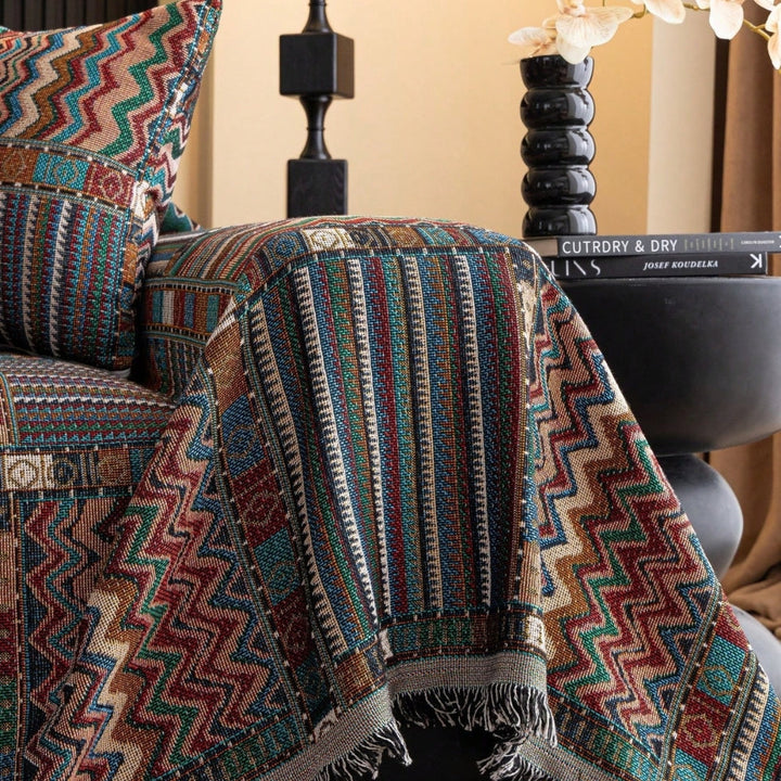 AuroraLinie: Copridivano in chenille traspirante con design a strisce artistiche e utilizzo versatile – per divano e soggiorno