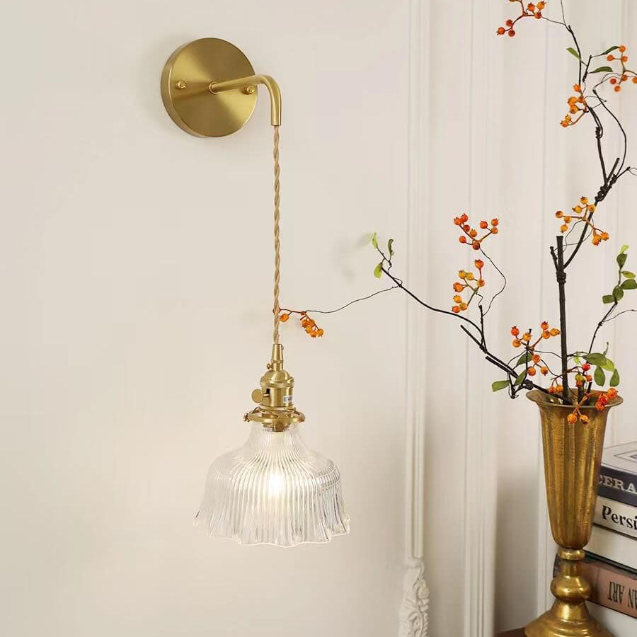 AuroraMessing: Elegante Applique LED 1-fiamma con paralume floreale in vetro verde &amp; ottone – ideale per soggiorni &amp; ingressi
