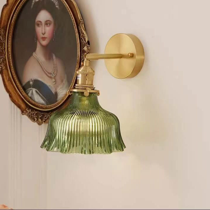 AuroraMessing: Elegante Applique LED 1-fiamma con paralume floreale in vetro verde &amp; ottone – ideale per soggiorni &amp; ingressi