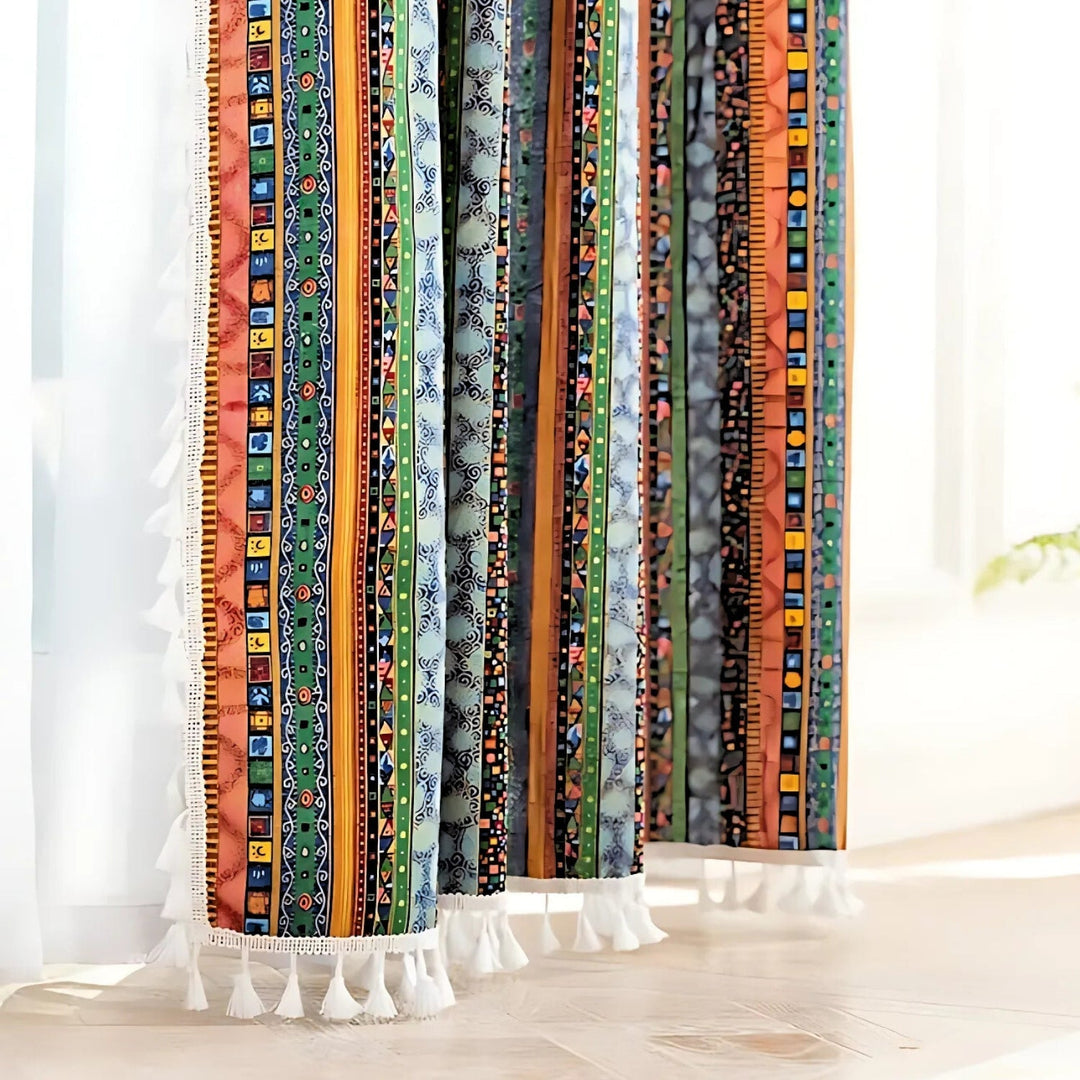AuroraStrisce: Tendaggi in stile Boho con strisce e pon-pon – eleganti e filtranti per la luce per la camera da letto