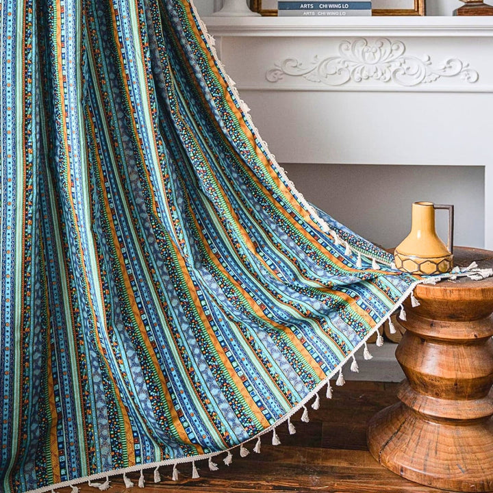 AuroraStrisce: Tendaggi in stile Boho con strisce e pon-pon – eleganti e filtranti per la luce per la camera da letto