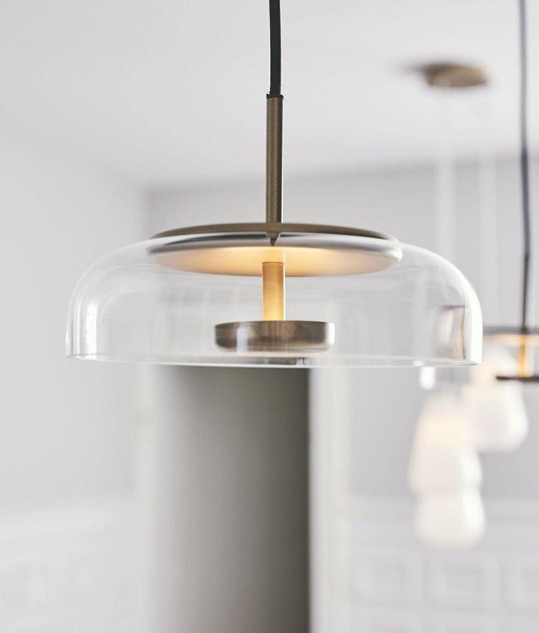 Solara: Lampadario in ottone e vetro con LED integrato – per sala da pranzo e soggiorno