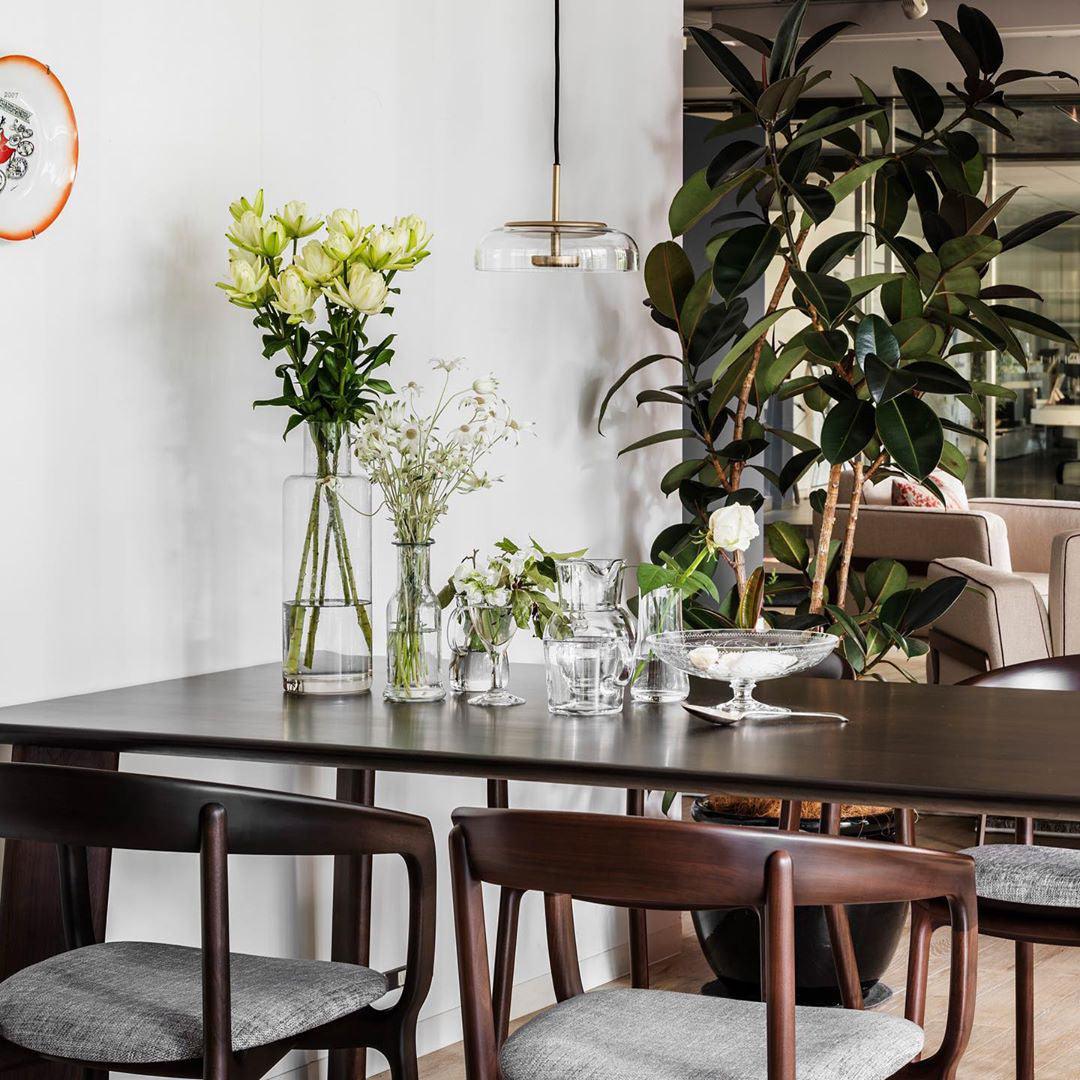 Solara: Lampadario in ottone e vetro con LED integrato – per sala da pranzo e soggiorno