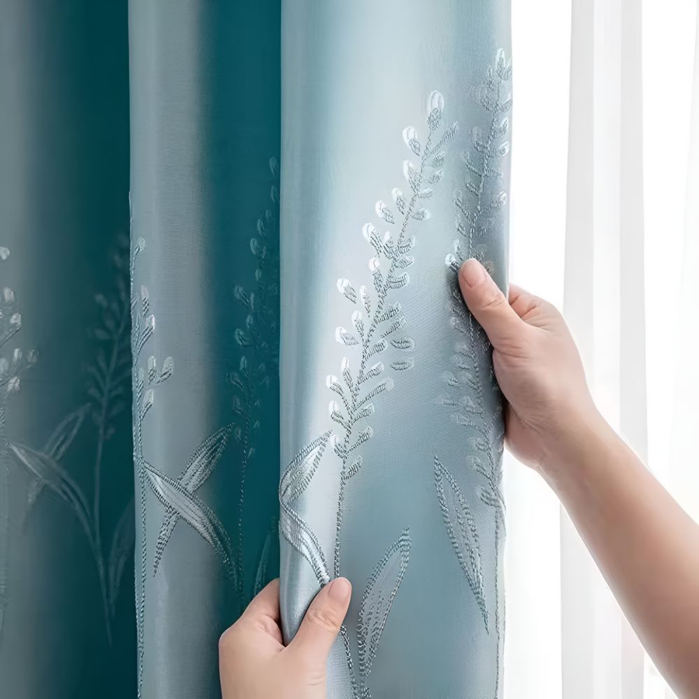 BlattEleganz: Tenda con ricamo a foglie – oscuramento e protezione termica per la camera da letto