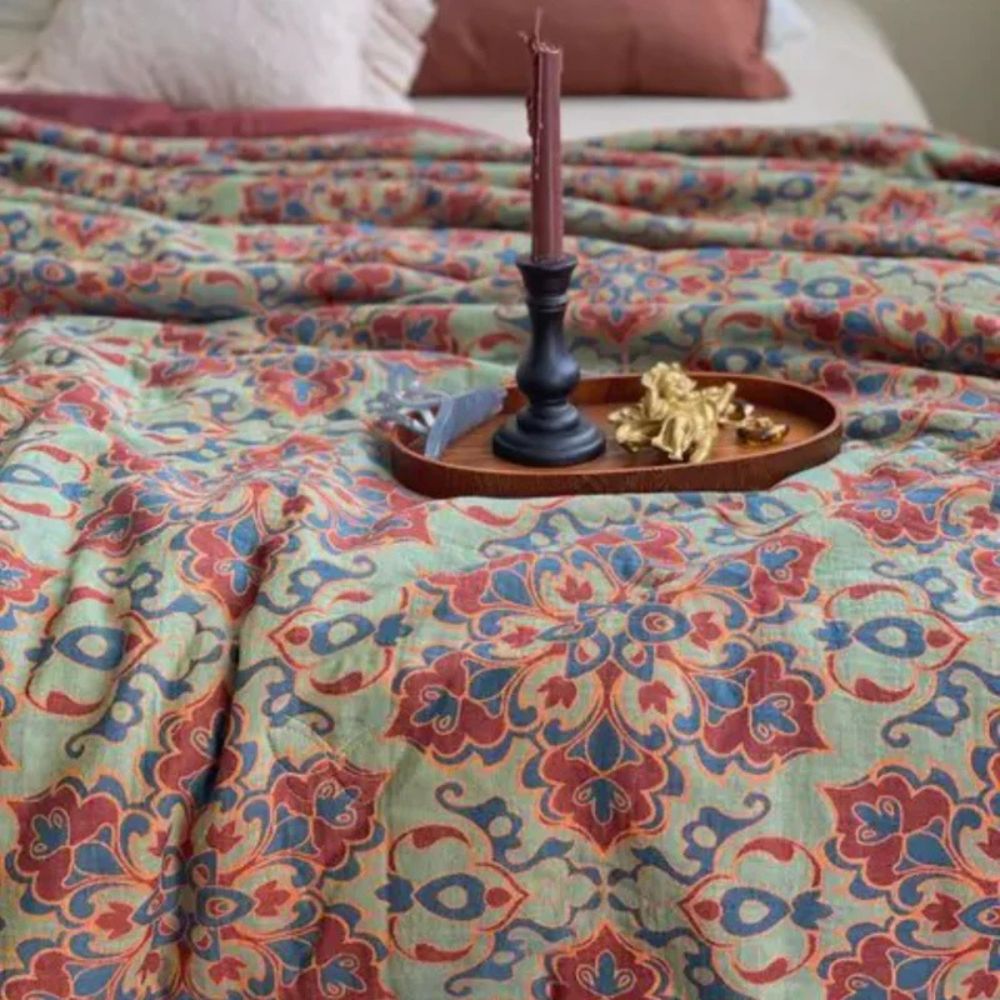 BlütenEleganz: Coperte in cotone dallo stile Boho con qualità traspirante e stampa colorata – per divano e lounge