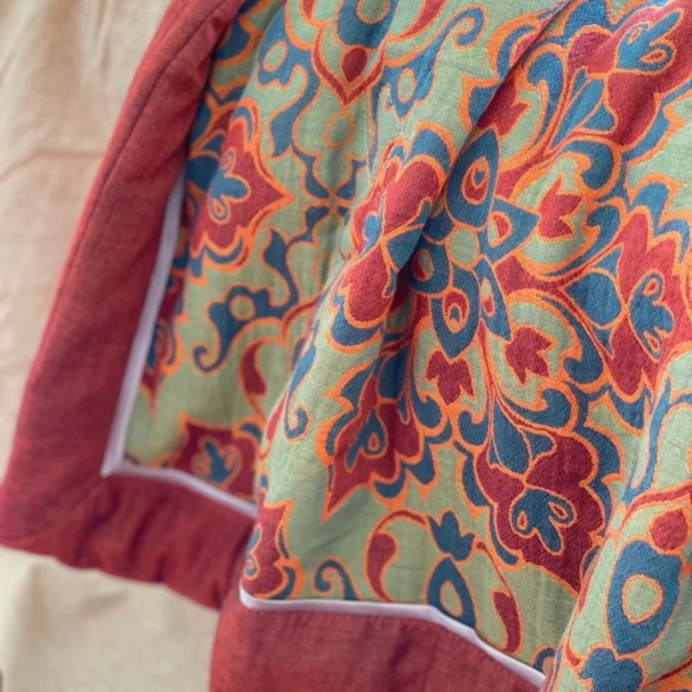 BlütenEleganz: Coperte in cotone dallo stile Boho con qualità traspirante e stampa colorata – per divano e lounge