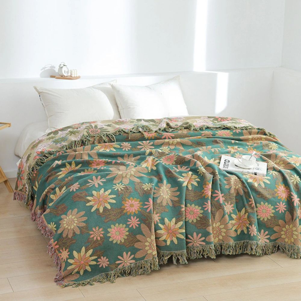 BlütenGrün: Coperte in cotone con design jacquard a motivo floreale e funzione reversibile – per divano e camera da letto