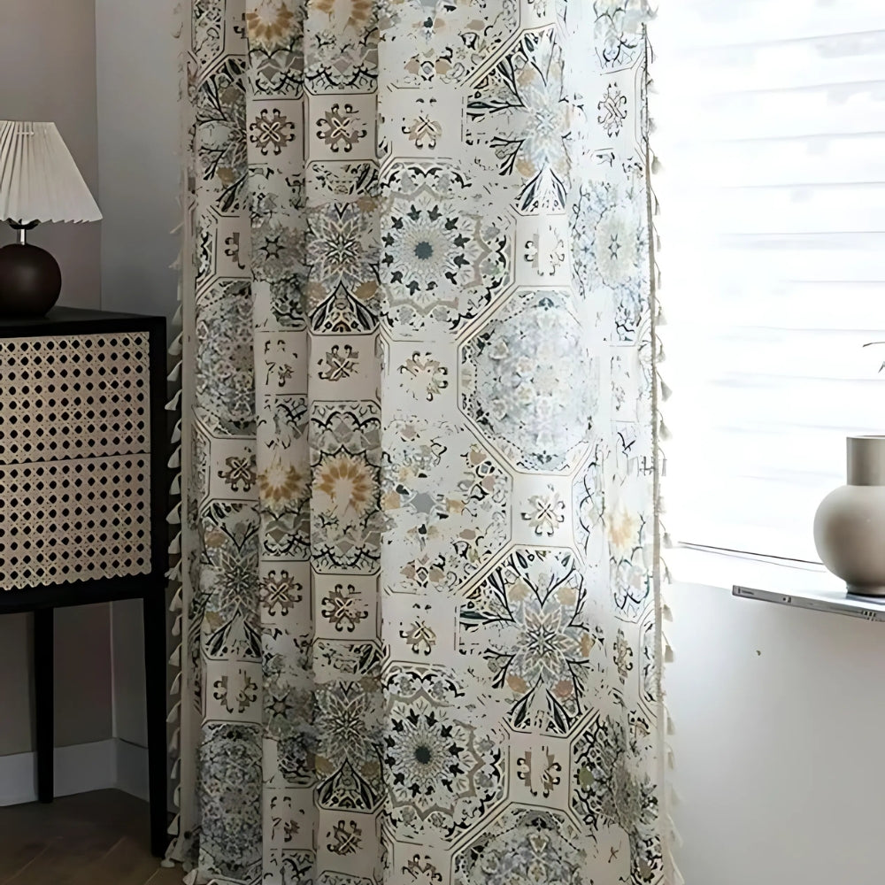 BohoFelice: Tenda con struttura floreale e nappine – accogliente e stilosa per aree living e pranzo