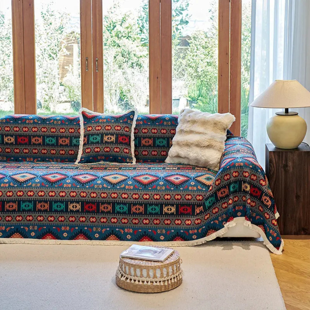 BohoNomad: Copridivano Boho con motivo geometrico – Copertura colorata in Chenille per il soggiorno