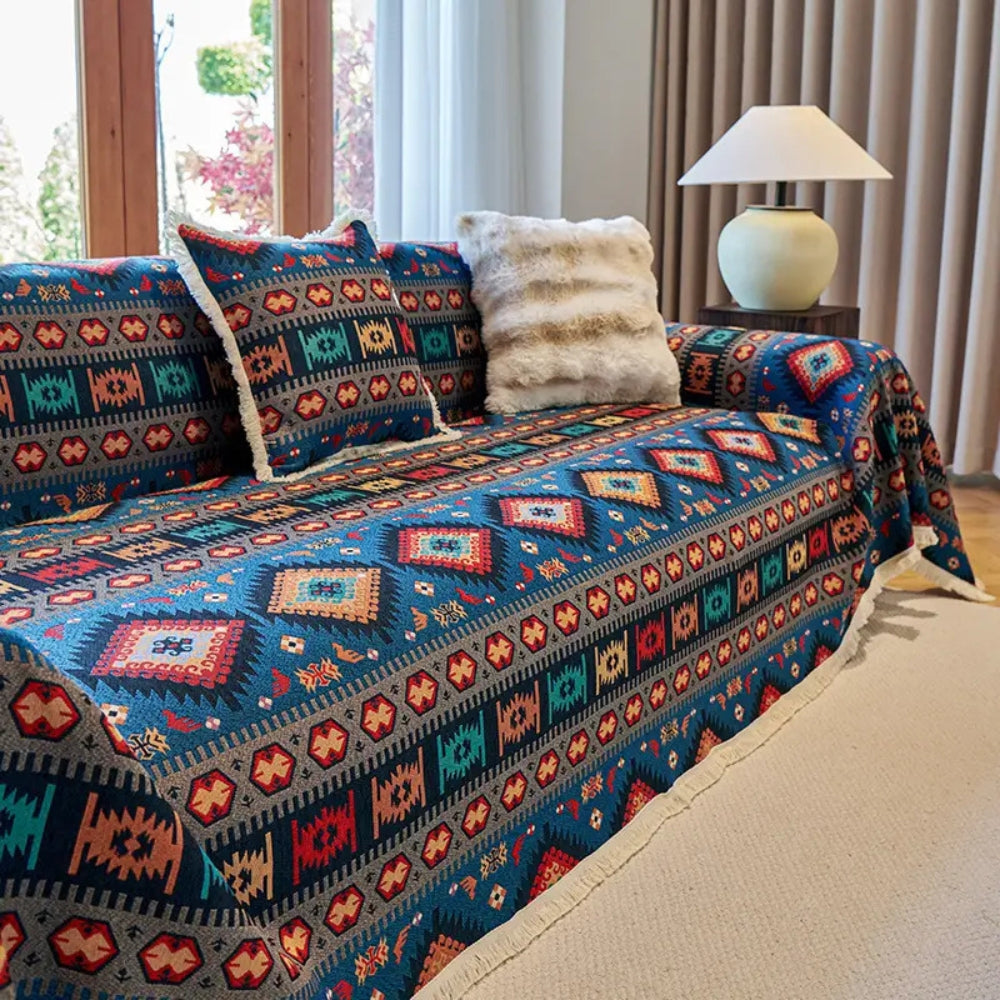 BohoNomad: Copridivano Boho con motivo geometrico – Copertura colorata in Chenille per il soggiorno