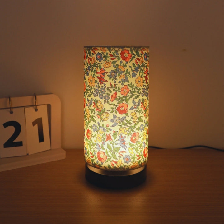 Lampada da tavolo in tessuto floreale botanico