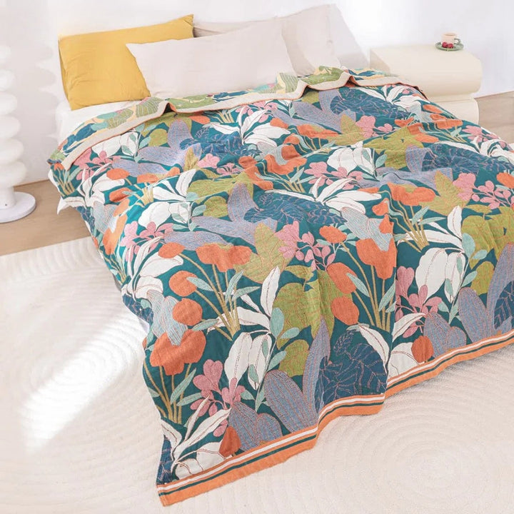 BotanischerWebstuhl: Coperta in cotone traspirante con motivo floreale botanico e leggera struttura in garza – per divano e camera da letto