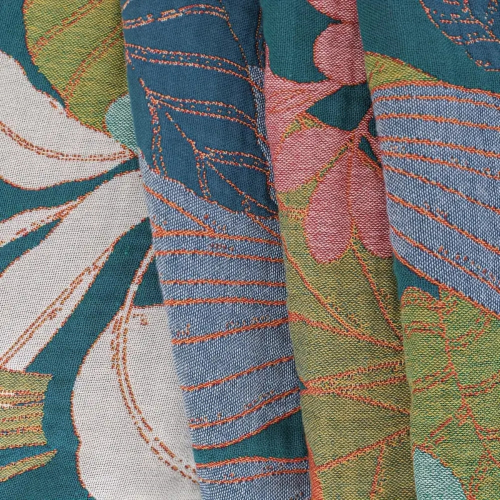 BotanischerWebstuhl: Coperta in cotone traspirante con motivo floreale botanico e leggera struttura in garza – per divano e camera da letto