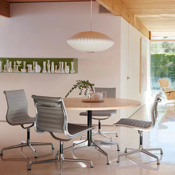 Bubbelo: Lampada a sospensione in seta e acciaio con forma sferica organica – per aree living e studi
