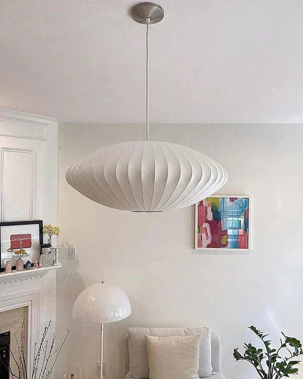 Bubbelo: Lampada a sospensione in seta e acciaio con forma sferica organica – per aree living e studi