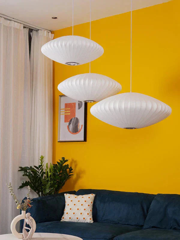 Bubbelo: Lampada a sospensione in seta e acciaio con forma sferica organica – per aree living e studi