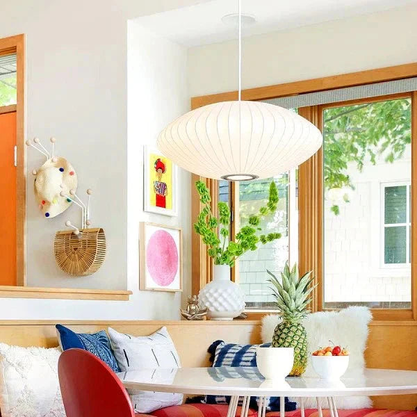 Bubbelo: Lampada a sospensione in seta e acciaio con forma sferica organica – per aree living e studi